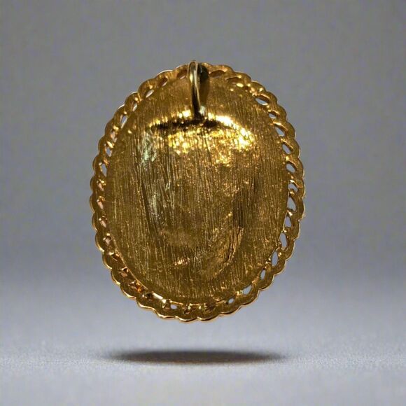 Vintage Gold and Black Cameo Pendant – Classic Silhouette Jewelry - Picture 2 of 5